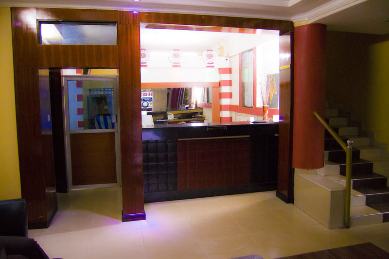 Royal City Dubai Complex Кисуму Екстериор снимка